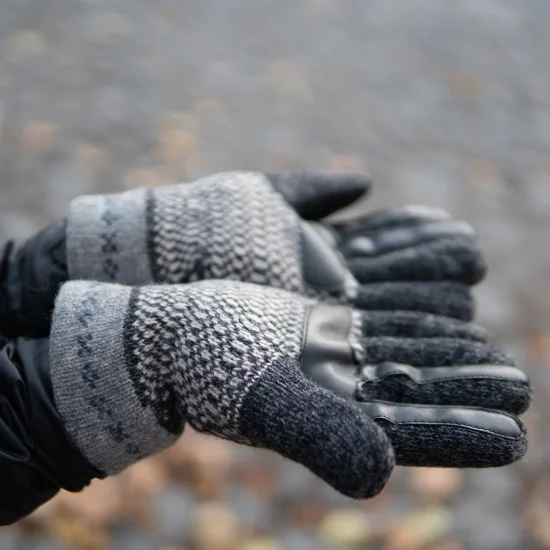 グローブ／手袋（５本指） by オイブロ家の手袋工場／Ojbrovantfabrik
